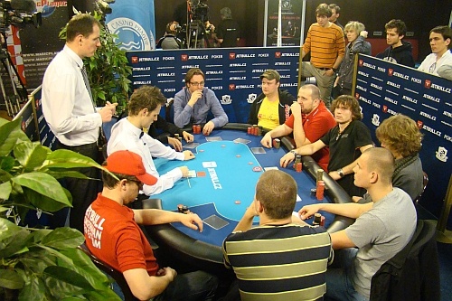 final stůl